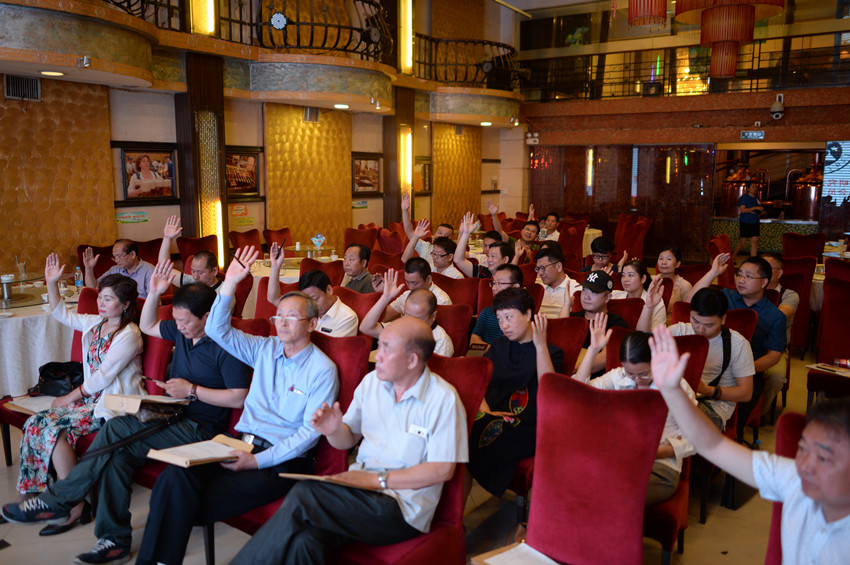 换届大会第三届第一次会议圆满落幕！