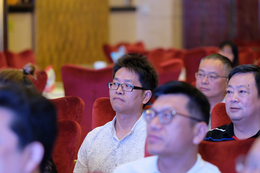 换届大会第三届第一次会议圆满落幕