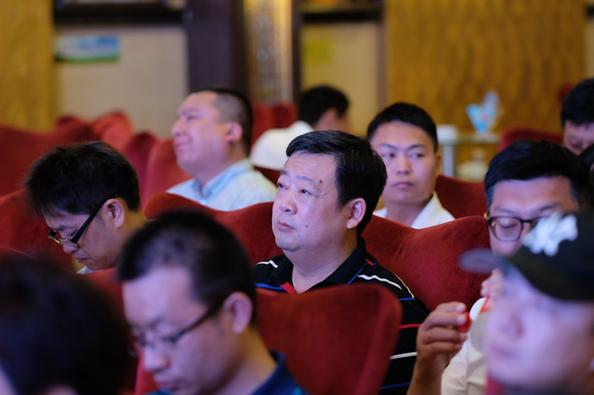 换届大会第三届第一次会议圆满落幕