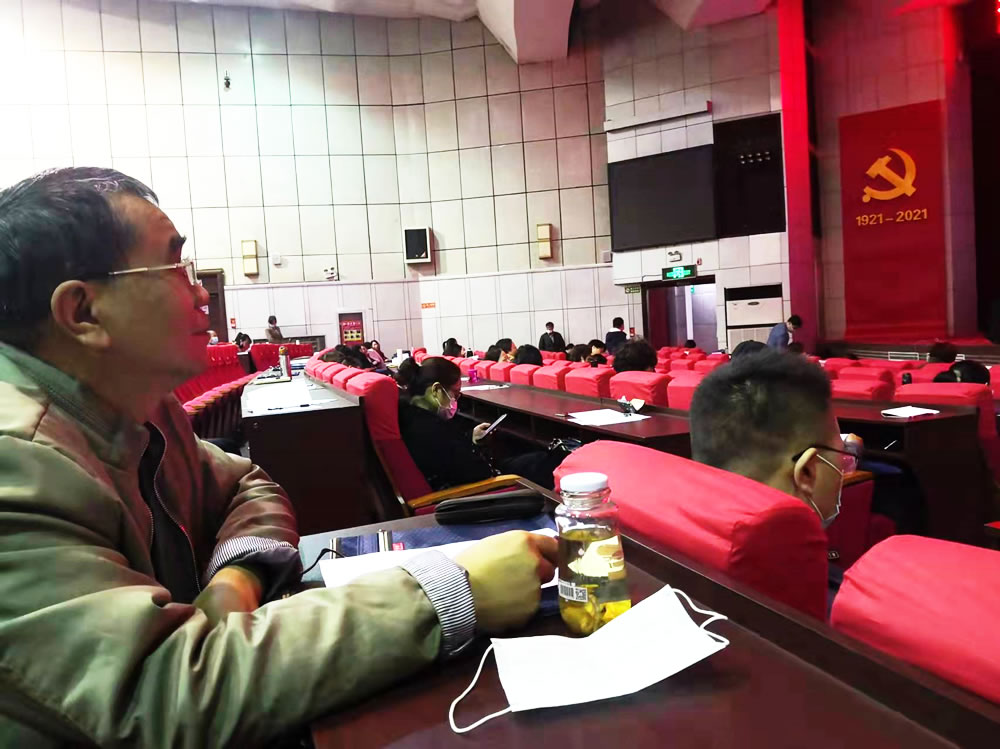 洛阳法律研究会常务副会长李晨光先生应邀参加党务工作骨干培训会