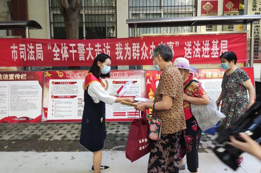 洛阳市司法局在西工区开展“全体干警大走访 我为群众办实事”送法进下层运动