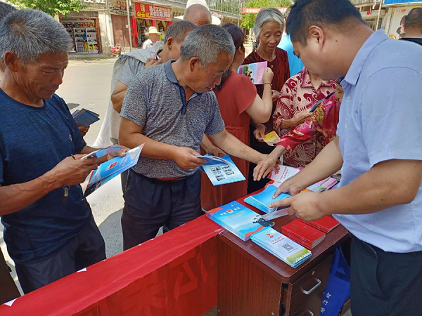 栾川县司法局出动宣传车深入开展社区矫正法宣传工作