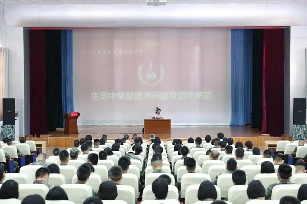 法援惠民生，送法到军营——洛阳市司法局到驻洛某部队进行走访慰问