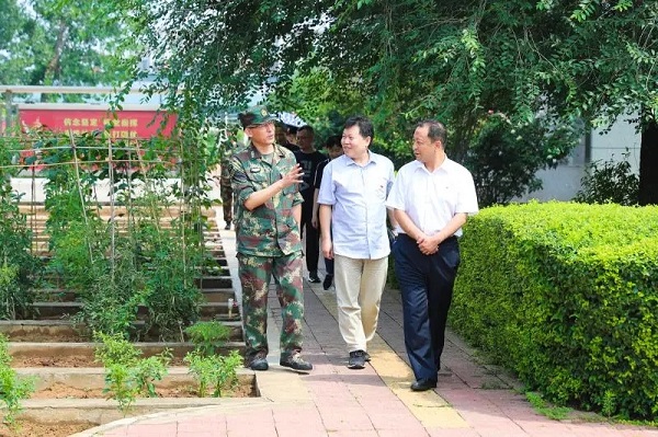 法援惠民生，送法到军营——洛阳市司法局到驻洛某部队进行走访慰问