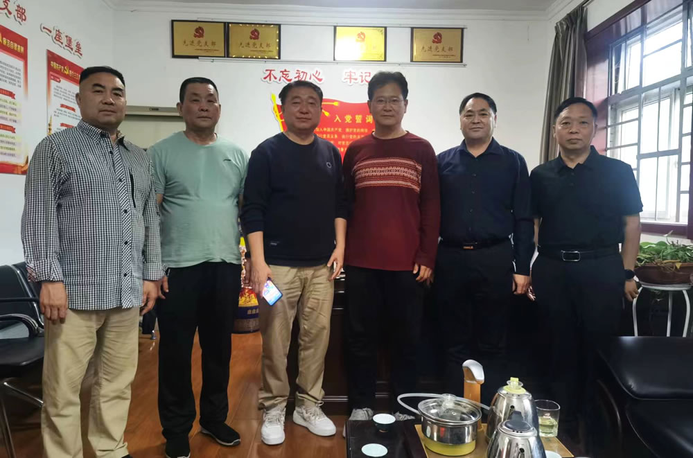 河南省法治建设研究会维权中心主任王勇于4月25日前往洛阳法律研究会与会长王鲁青共商探索研究会开展法律培训