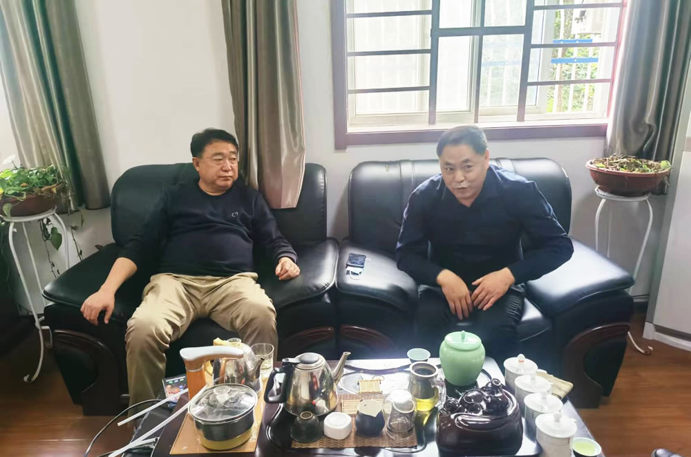 河南省法治建设研究会维权中心主任王勇于4月25日前往洛阳法律研究会与会长王鲁青共商探索研究会开展法律培训