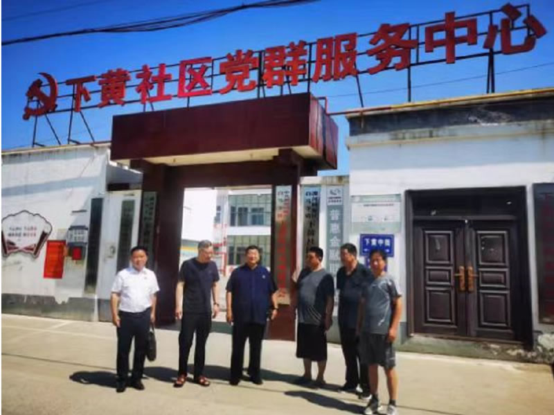 洛阳法律研究会会员刘华作为村居法律顾问为社区村民提供法律顾问服务