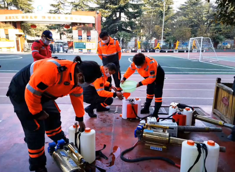 洛阳市红十字神鹰救援队为学校开学做环境消杀,“疫”尘不染，“净”待归来
