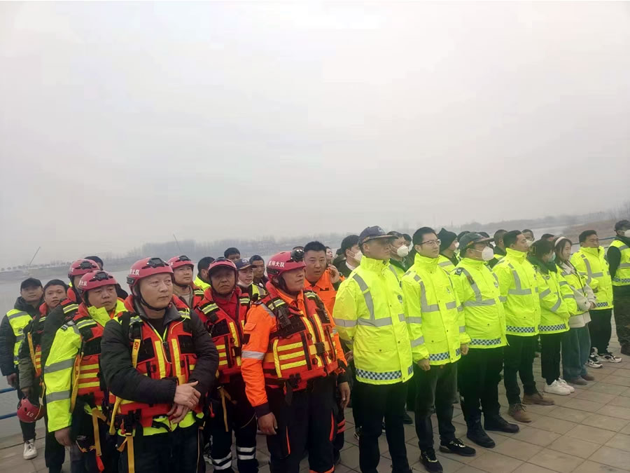 2月6日，偃师神鹰救援大队出动90名队员，为2023偃师音乐烟火晚会保驾护航