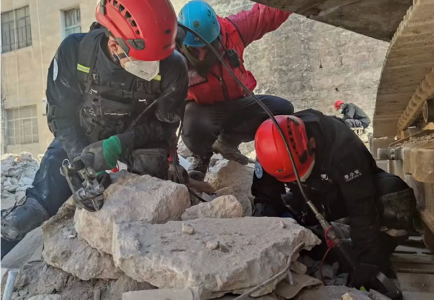 国际救援，洛阳神鹰救援队员坚守叙利亚开展灾后赈济工作