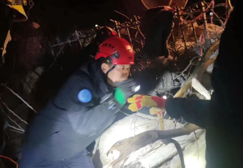 国际救援，洛阳神鹰救援队员坚守叙利亚开展灾后赈济工作