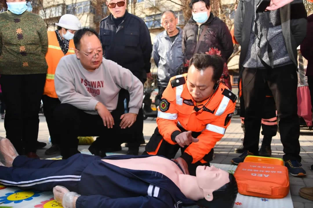 洛阳市红十字会“学雷锋”志愿服务活动精彩纷呈