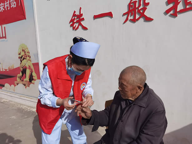 洛阳市红十字会“学雷锋”志愿服务活动精彩纷呈