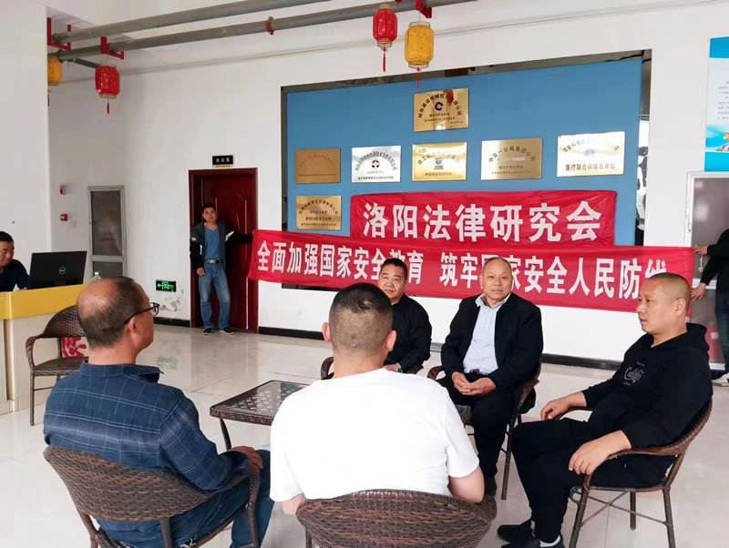 洛阳法律研究会、洛阳市红十字会志愿服务工作委员会走向街头开展普法宣传公益宣讲活动