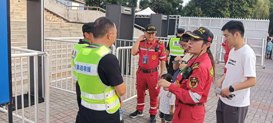 洛阳市红十字会 “世界急救日”广场活动