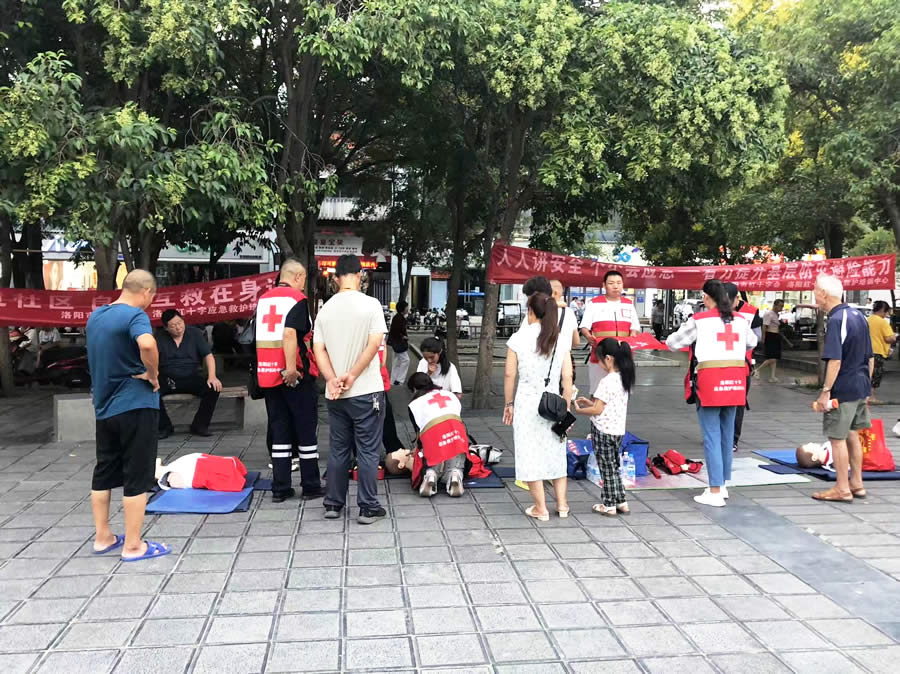 洛阳市红十字会 “世界急救日”广场活动