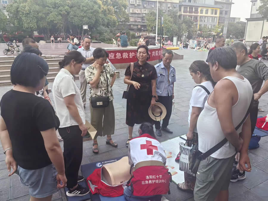 洛阳市红十字会 “世界急救日”广场活动
