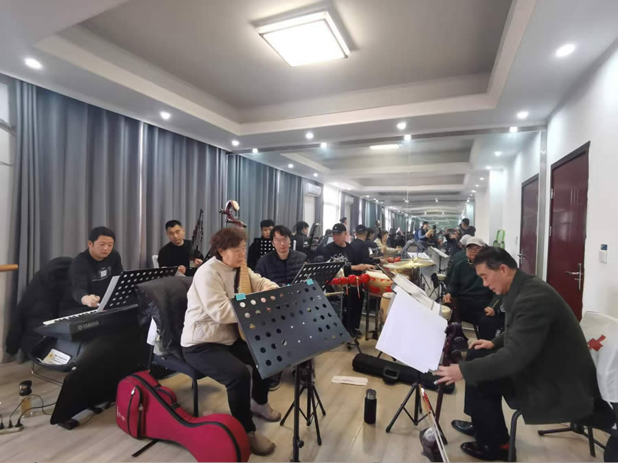 洛阳市红十字艺术团编排的豫剧《大爱无言》完成编排